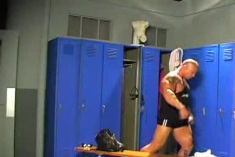 Muscle Lockerroom Flex