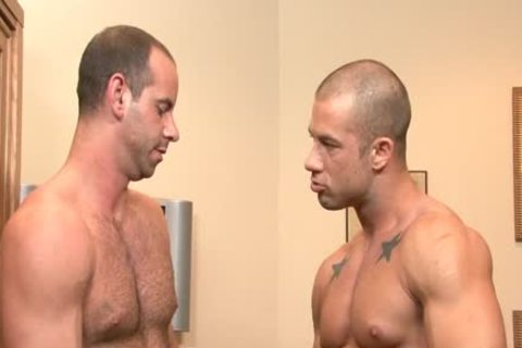 Girth Brooks & knob Daily - guys Hard At Work