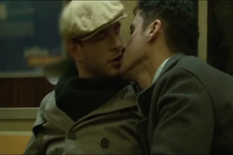 man Sucks massive 10-Pounder On Subway!