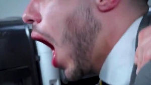 Muscled gay finds pleasure in ramming hard