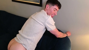 Raw anal sex with this hung Vegas stud